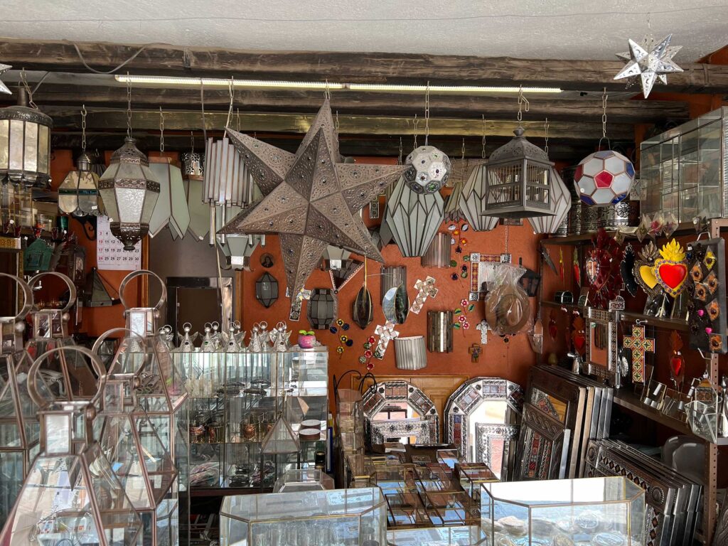 Small Stellated Dodecahedra and other geometric lamps; street vendor lamp shop; San Miguel de Allende, Mexico